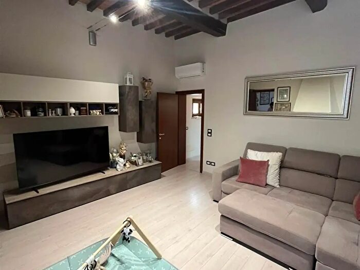 Appartamento con 7 locali in vendita in Guastalla