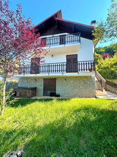 Casa quadrilocale in vendita in Via Privata Rosso, Pornassio