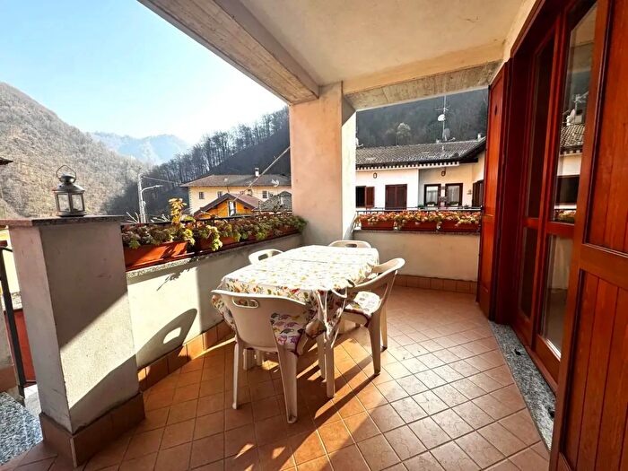 Casa trilocale in vendita in Via Strona, Valstrona