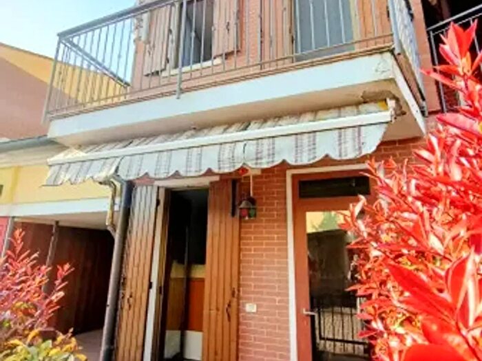 Casa con 6 locali in vendita in Via Riccardo Zandonai, Adria