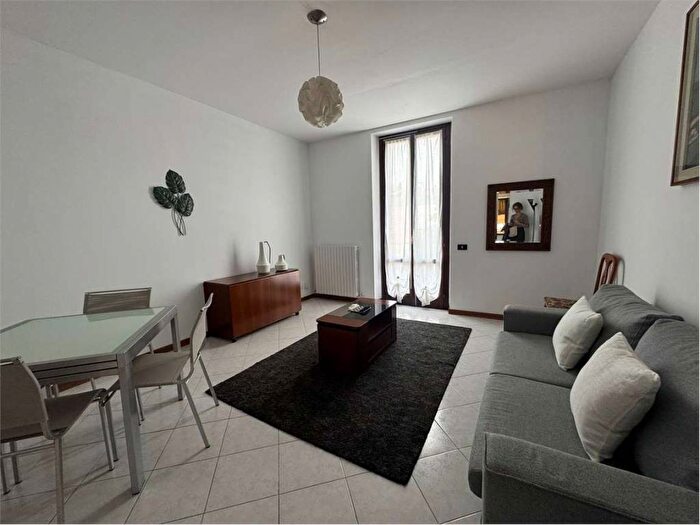 Appartamento trilocale in affitto in Via Bernabò Visconti, San Carlo, Milano