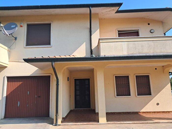 Casa con 6 locali in affitto in Quinto Vicentino