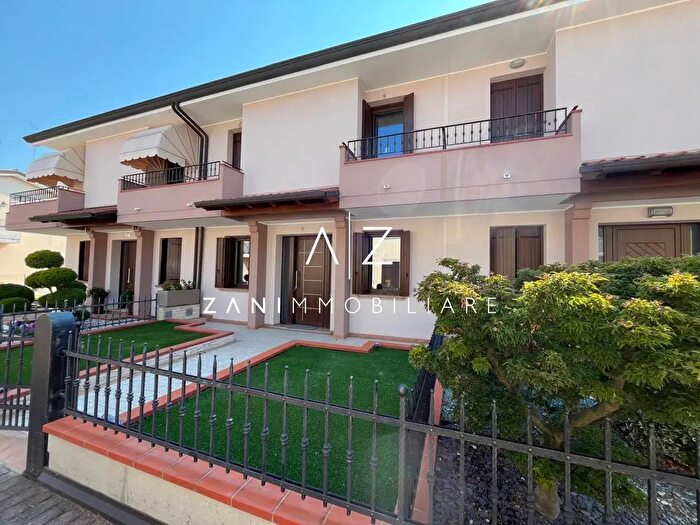 Casa con 6 locali in vendita in Via Cerchiara, Castelfranco Veneto