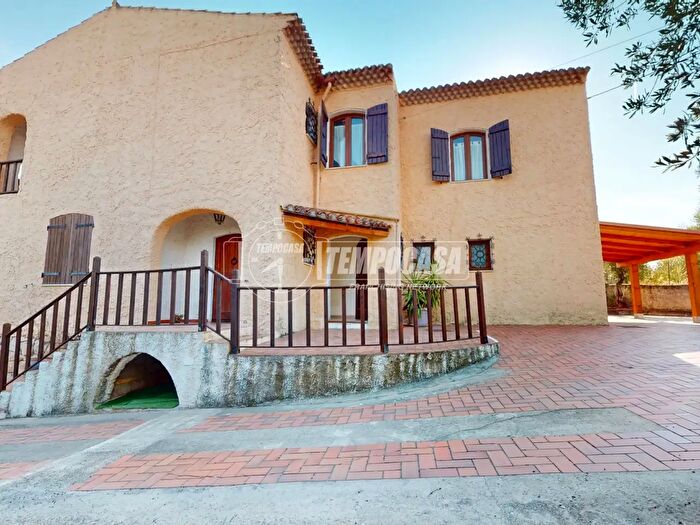 Casa con 8 locali in vendita in Sassari