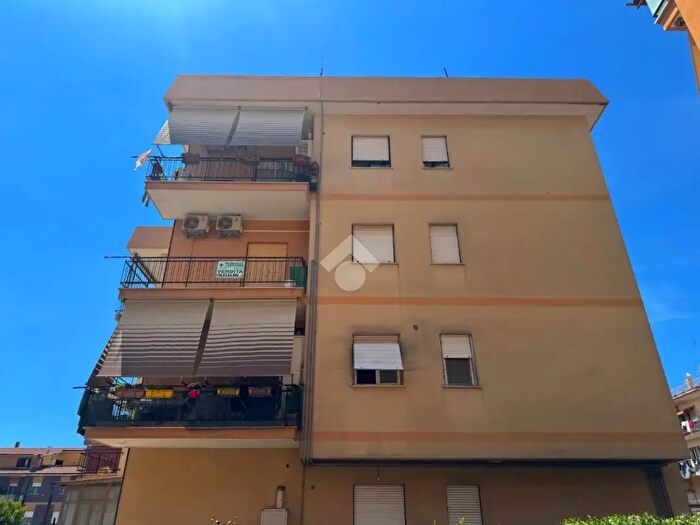 Appartamento trilocale in vendita in Via De Amicis, Genzano Di Roma