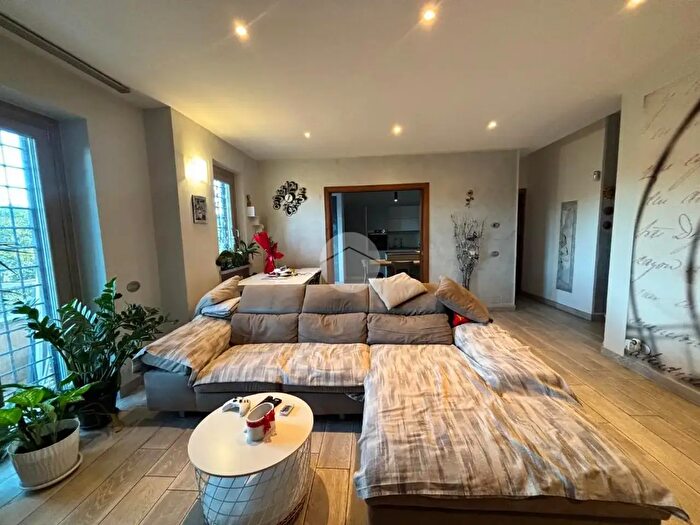 Casa con 6 locali in vendita in Via Po, Viterbo