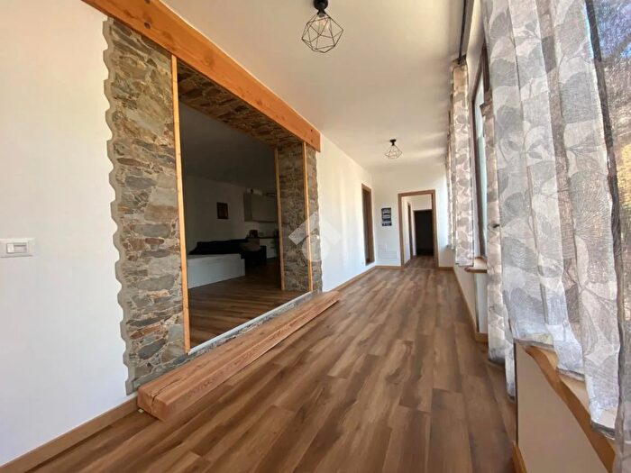 Appartamento trilocale in vendita in Via Franchi, Marone