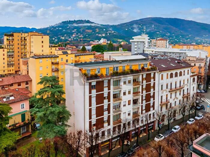 Appartamento trilocale in vendita in Via Diaz, Brescia