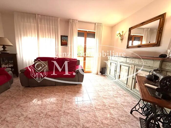 Casa con 8 locali in vendita in Calcinaia