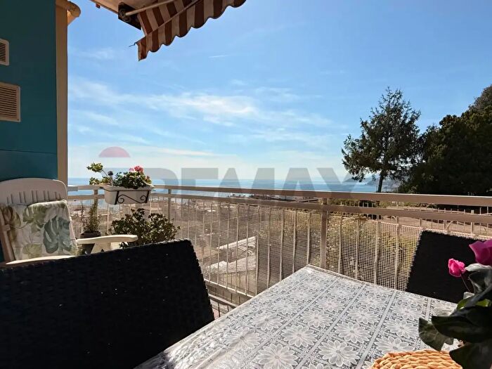 Appartamento con 7 locali in vendita in Via Pietra Ligure, Genova