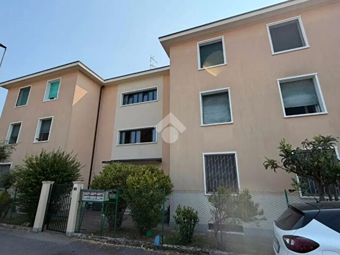 Appartamento trilocale in vendita in Via Emilia, Cesano Maderno