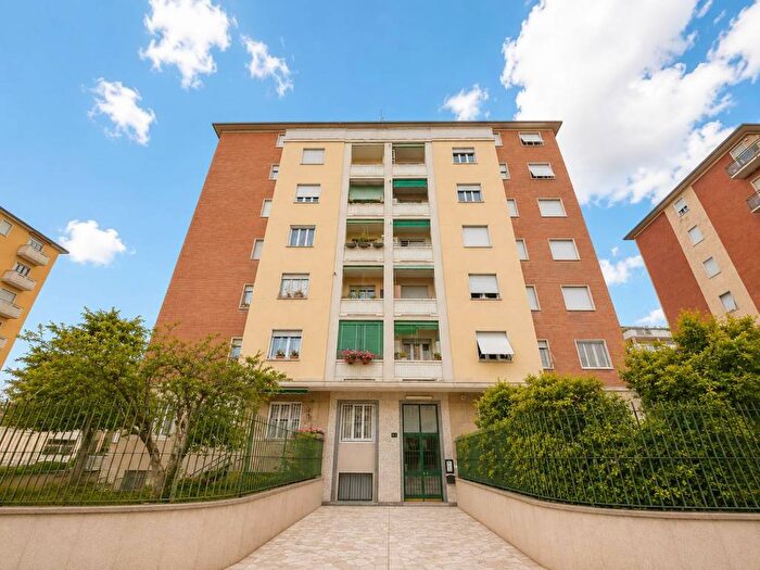 Appartamento trilocale in affitto in Via Antonio Carnevali, Dergano, Milano