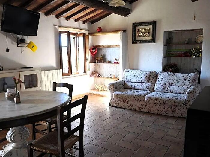 Appartamento trilocale in vendita in Casole DElsa