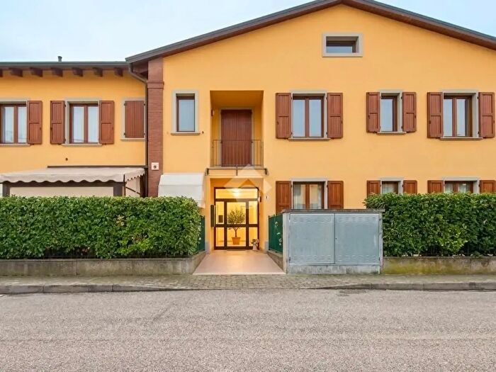 Appartamento trilocale in vendita in Via Primo Maggio, Galliera