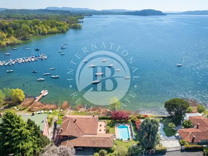 Casa con 6 locali in vendita in Monvalle