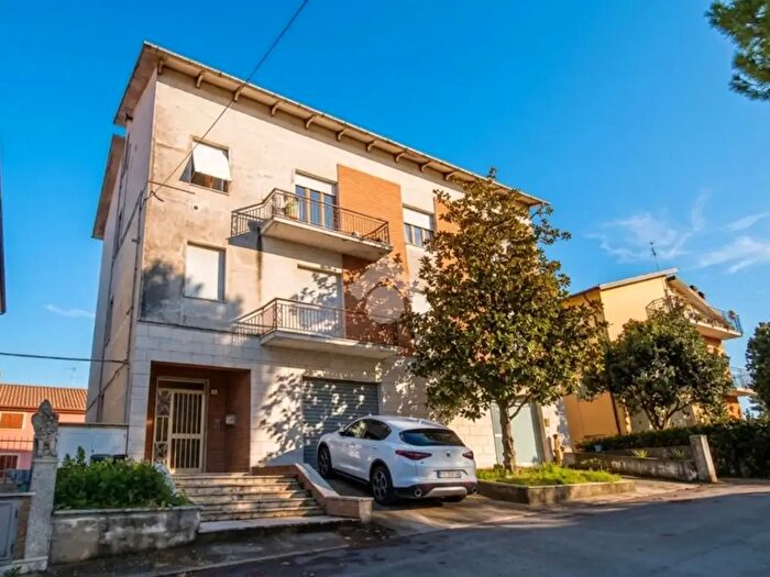 Casa con 8 locali in vendita in Via Mercantini, Monte Urano