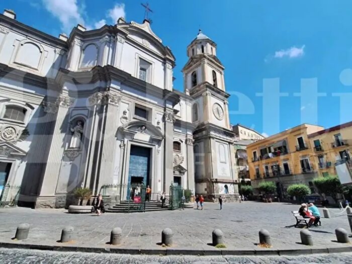 Appartamento bilocale in vendita in Via Sanità, Napoli