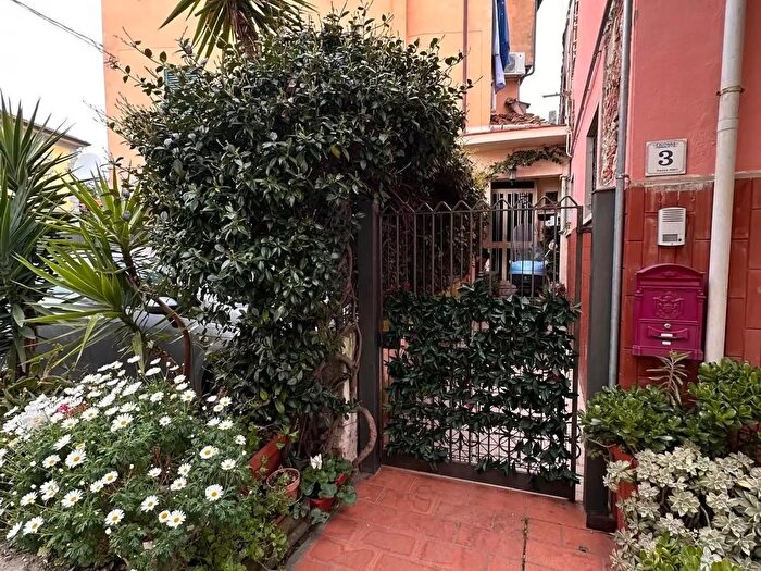 Appartamento con 6 locali in vendita in Calcinaia