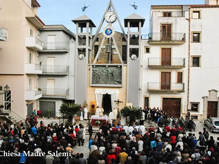 Casa con 6 locali in vendita in Salemi
