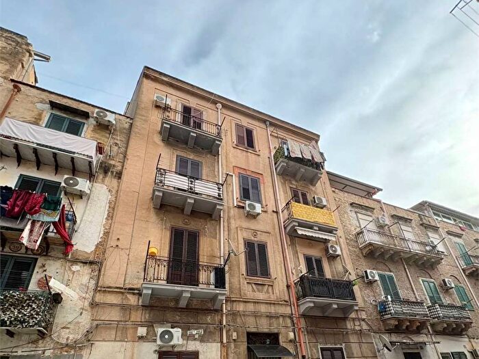 Appartamento trilocale in affitto in Via Ammiraglio Antiocheno, Zisa, Palermo