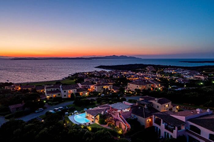 Casa con 6 locali in vendita in Cala del Faro, Arzachena