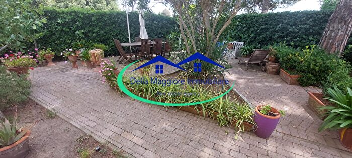 Appartamento con 8 locali in vendita in Via Ravizza, Livorno