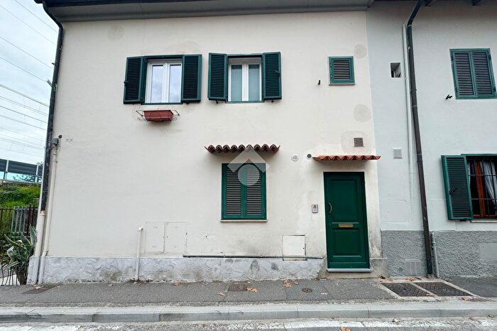 Casa trilocale in vendita in Via Cellerese, Prato