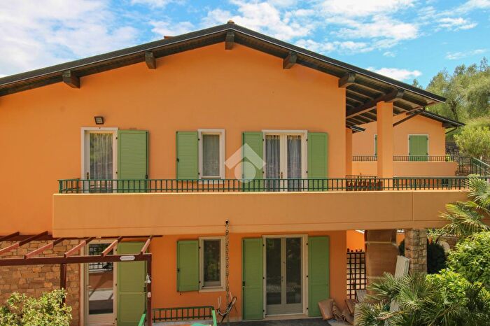 Appartamento bilocale in vendita in Via delle Arche, Gardone Riviera