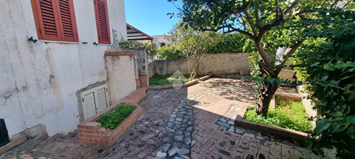 Casa trilocale in affitto in Viale Crotone Trav IV, Catanzaro