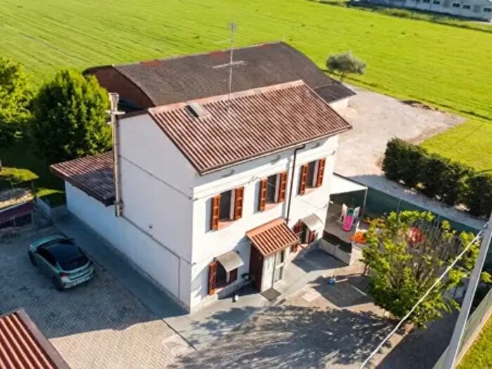 Casa con 5 locali in vendita in Moglia