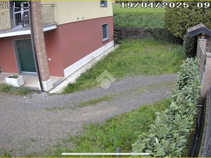 Appartamento trilocale in affitto in Centro, Viggiù