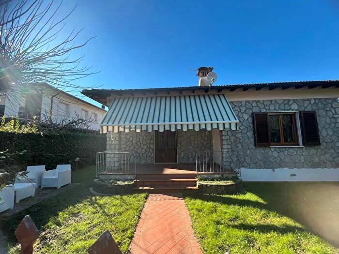 Casa quadrilocale in affitto in Via Ammiraglio Morin a, Forte Dei Marmi