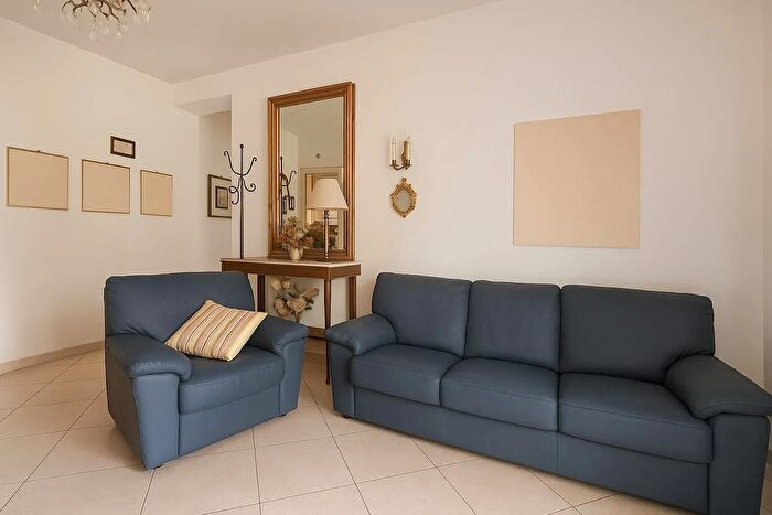 Appartamento con 5 locali in vendita in Via Celso Cittadini, Siena