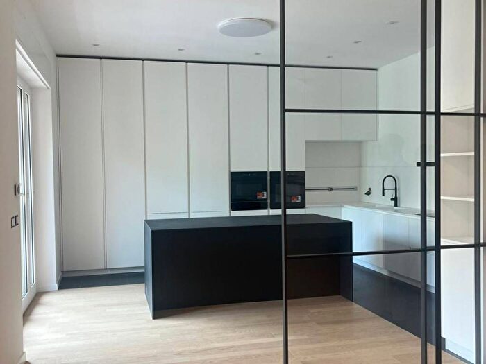 Appartamento con 6 locali in affitto in Via Giorgio Byron, Albaro, Genova