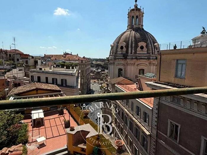 Casa trilocale in affitto in Via IV Novembre, Trevi, Roma