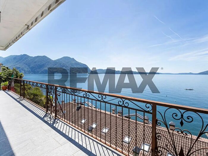Casa con 9 locali in vendita in Via Selasca, Verbania