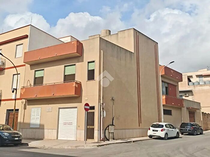 Casa con 8 locali in vendita in Via La Russa Giuseppe, Erice