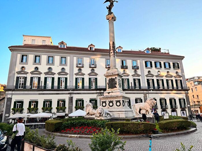 Appartamento con 5 locali in affitto in Piazza dei Martiri, Chiaia, Napoli