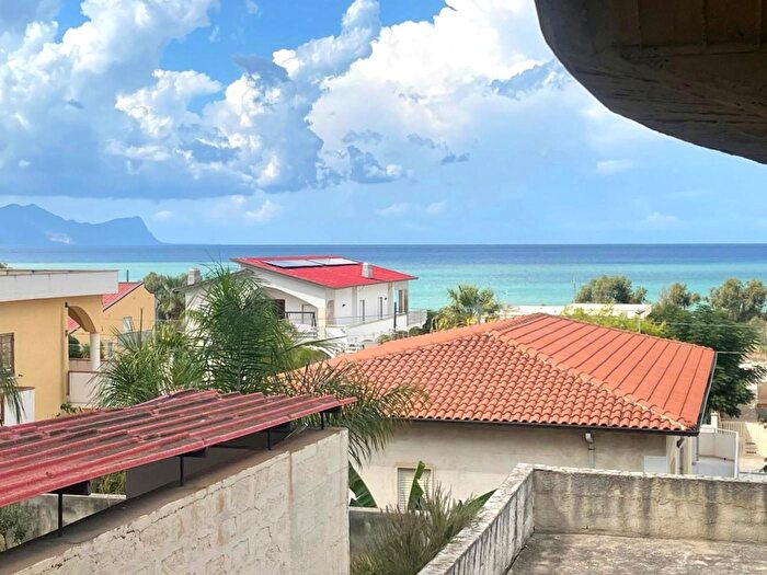 Appartamento trilocale in vendita in Via dei Calamari, Alcamo