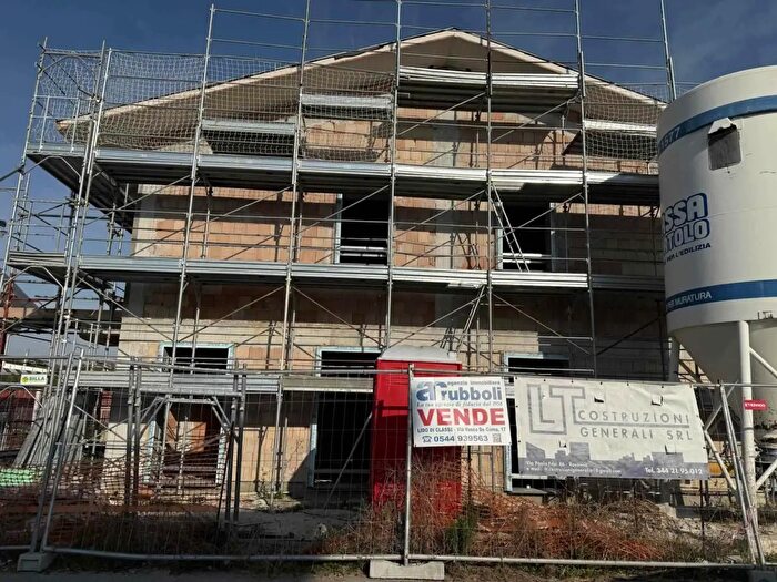 Casa quadrilocale in vendita in Viale Amerigo Vespucci, Ravenna