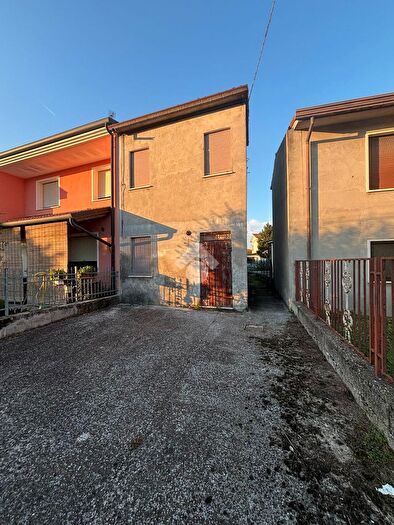 Casa bilocale in vendita in Via Assisi, Solesino