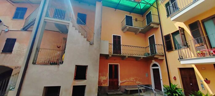 Casa con 10 locali in vendita in Frazione Sossi Masserano, Masserano