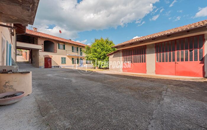 Casa con 10 locali in vendita in Via San Rocco, Pino DAsti