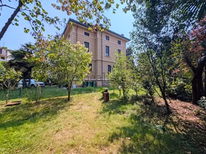 Appartamento trilocale in vendita in Via delle Acacie, Cusano Milanino