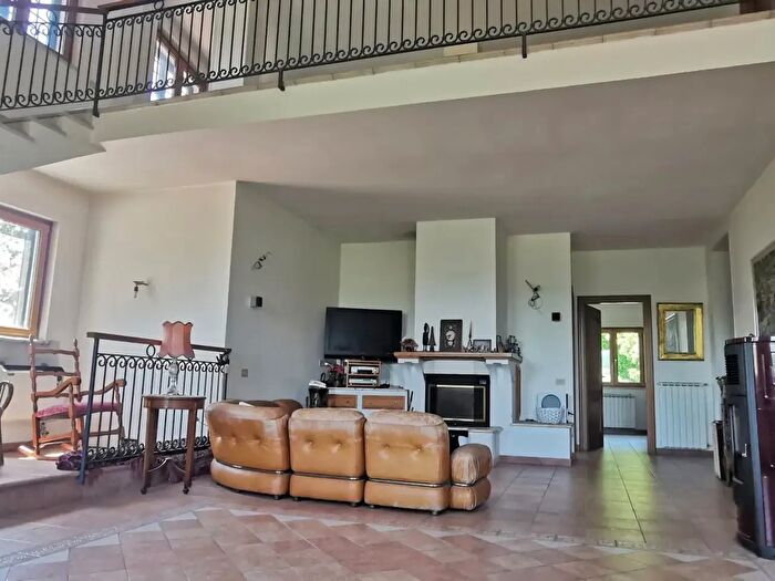 Casa con 9 locali in vendita in Via Caprareccia, Montopoli Di Sabina