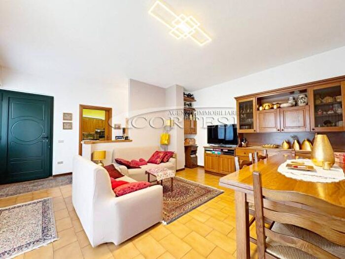 Appartamento trilocale in vendita in Via Cesanense, Monte Porzio