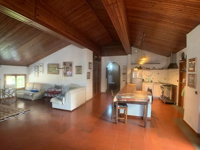 Appartamento trilocale in vendita in Via Procacci, Pistoia