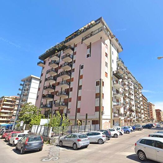 Appartamento con 6 locali in vendita in Viale delle Magnolie, Palermo