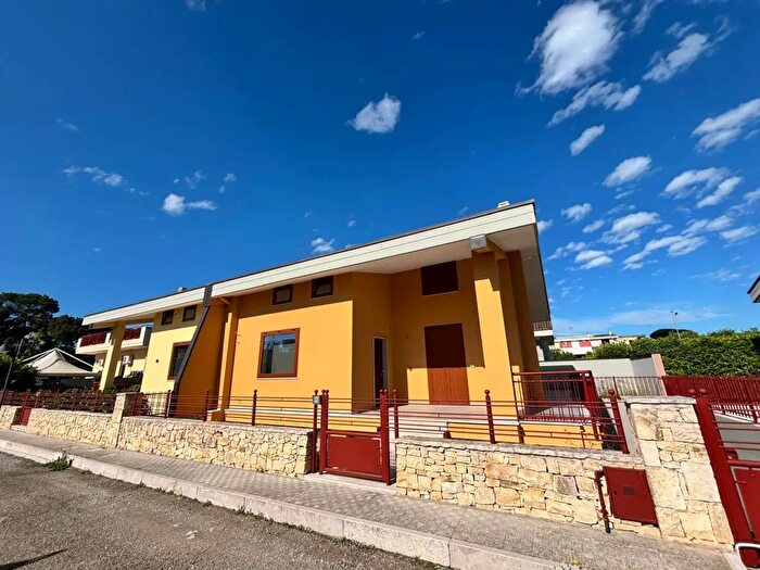 Casa con 5 locali in vendita in Piazzale Mininni Giuseppe, Palo Del Colle