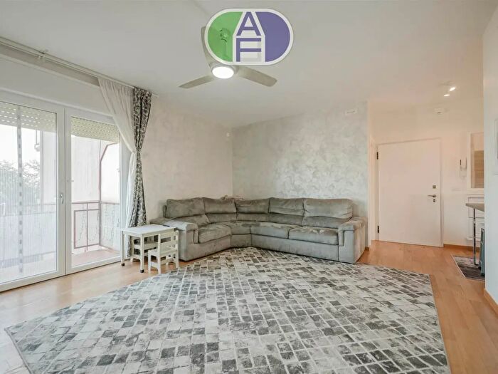 Appartamento con 5 locali in vendita in Via Roma, Spinea